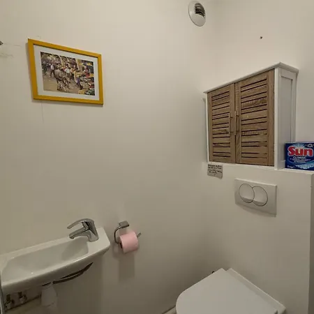 6-bed Apt,3 Bedrooms, 7 Min From Beach,5 Min Train * אנטיב