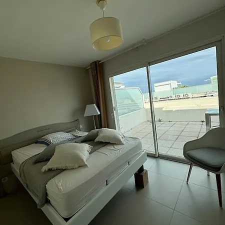 דירה 6-bed Apt,3 Bedrooms, 7 Min From Beach,5 Min Train אנטיב