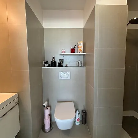 6-bed Apt,3 Bedrooms, 7 Min From Beach,5 Min Train דירה