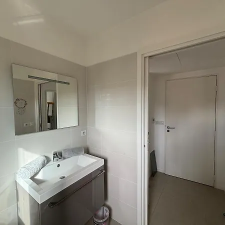 דירה 6-bed Apt,3 Bedrooms, 7 Min From Beach,5 Min Train אנטיב