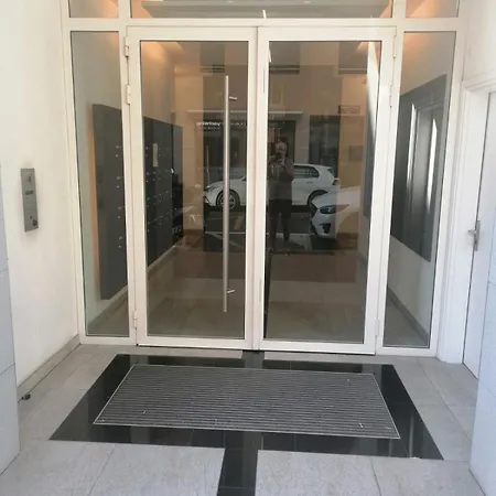 6-bed Apt,3 Bedrooms, 7 Min From Beach,5 Min Train *